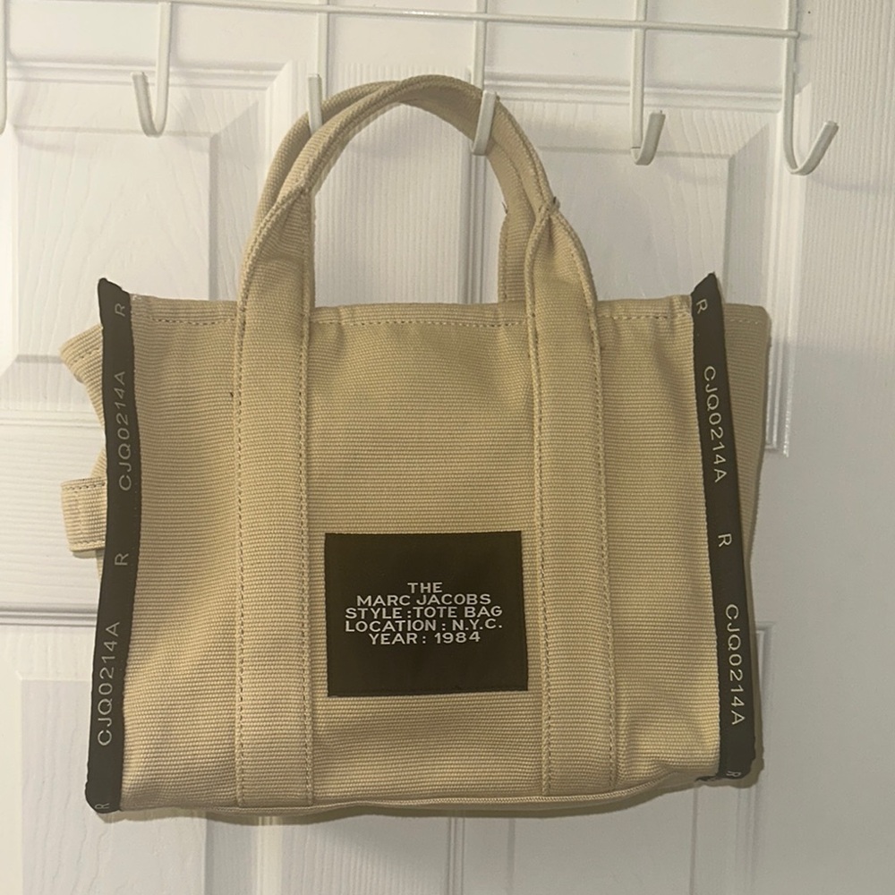 Marc Jacobs Tan Meduim Tote Bag - Picture 2 of 5